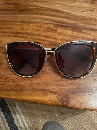 Gafas de sol Guess Tortoise y Doradas