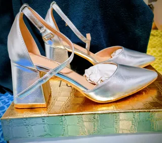 Zapatos Tulipano Plateados Talla 36 Mujer