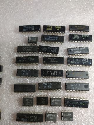 varios circuitos integrados por 2.5€/u