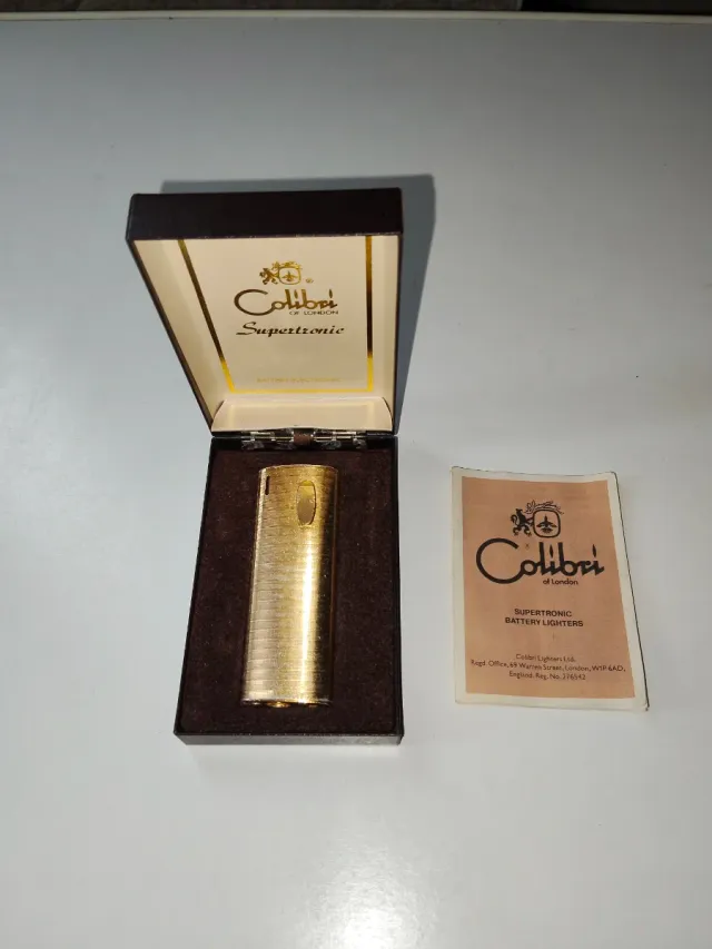 Encendedor Colibrí chapado en oro.