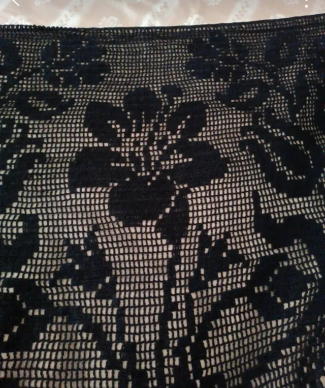 Scialle nero fatto a mano vintage