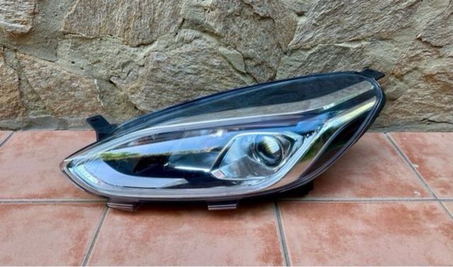 Faros delanteros derecho e izquierdo Ford Fiesta