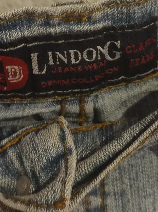 Pantalones cortos vaqueros desgastados