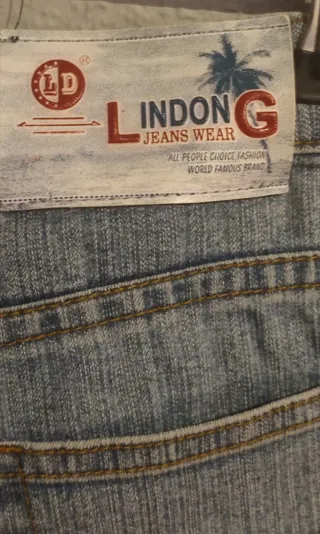 Pantalones cortos vaqueros desgastados