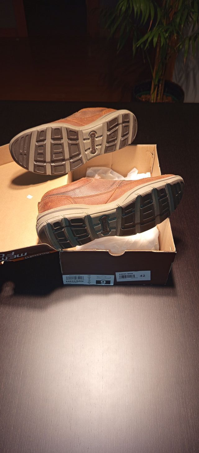 Zapatos piel Skechers Marrones. Talla 42