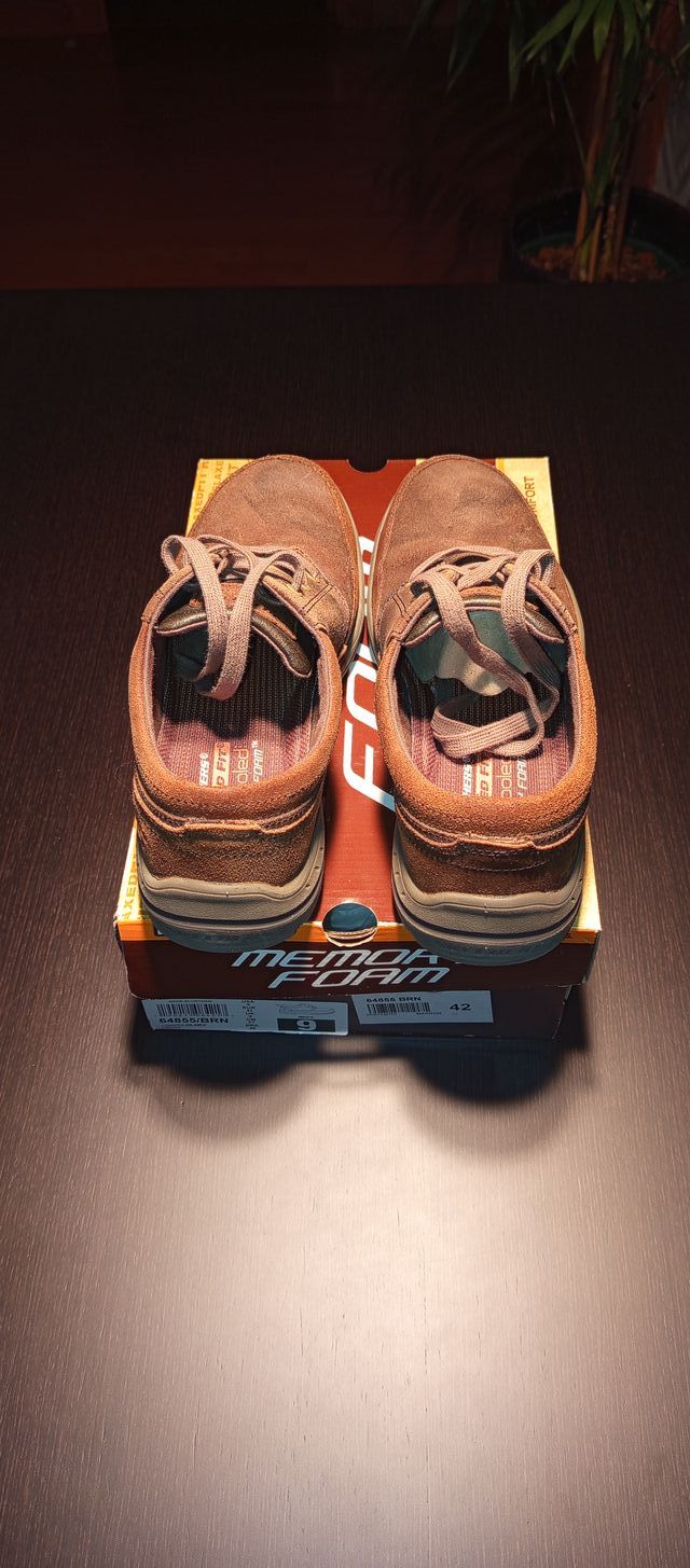 Zapatos piel Skechers Marrones. Talla 42