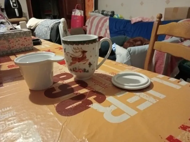 Tisaniera in porcellana decorata