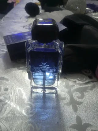 Colonia azul para hombre