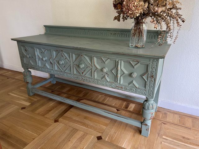 Credenza in legno con cassetti