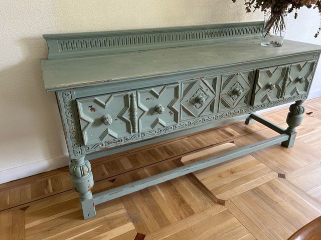 Credenza in legno con cassetti