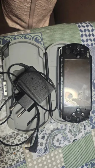 PSP 3004 Negra con juegos