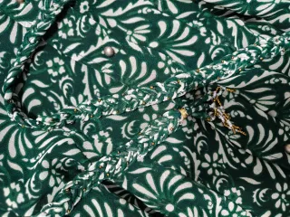 Vestido fluido ZARA verde estampado floral.vuelo