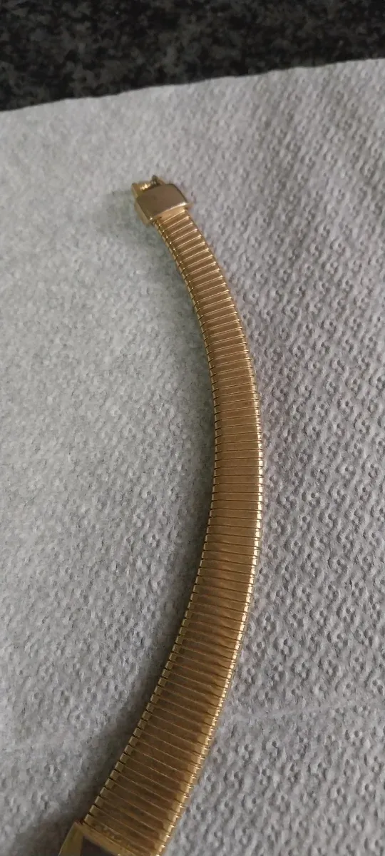 Collar Dorado Estilo Abanico