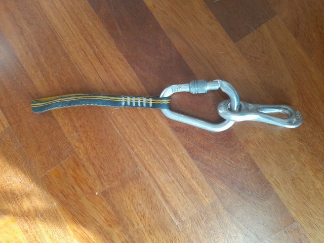 Moschettone con fettuccia e rinvio