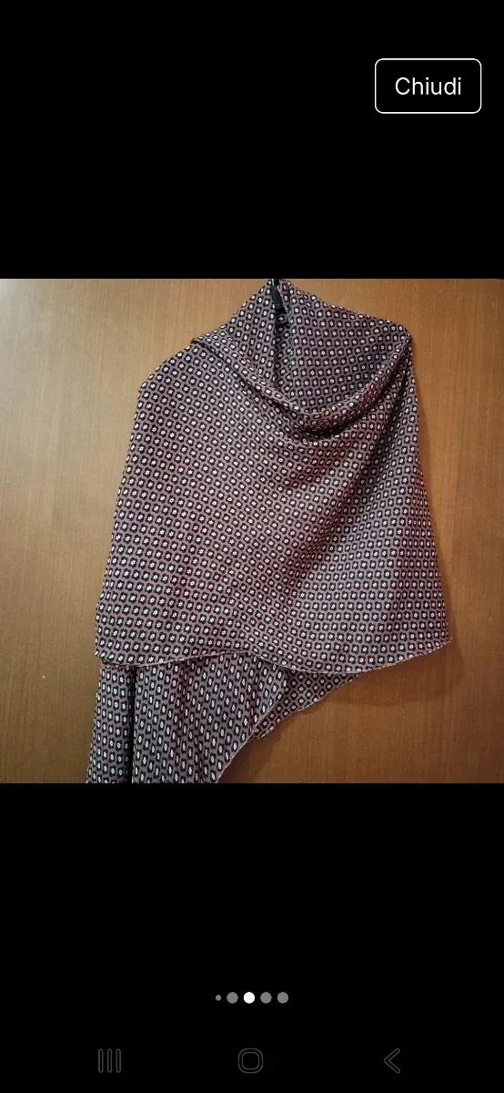 Sciarpa con fantasia floreale