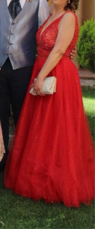 Vestido rojo largo con pedrería