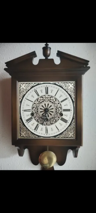 Reloj de Pared Clásico Madera y en muy buen estado