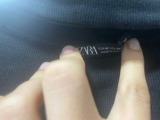 Top Zara negro cuello alto talla M