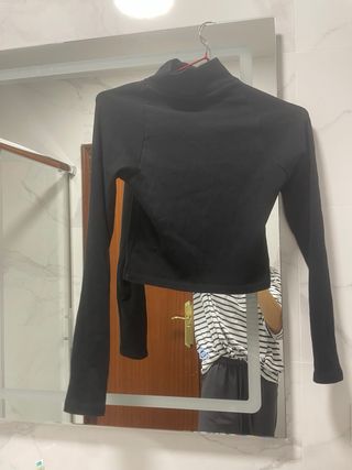Top Zara negro cuello alto talla M