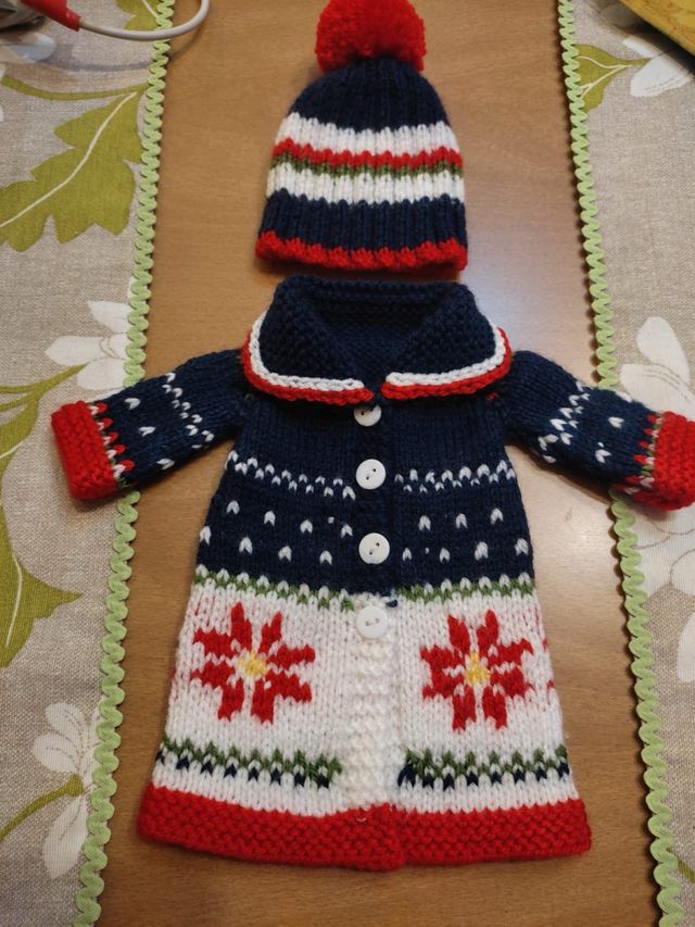 Abrigo y gorro tejido Navidad Nancy DISPONIBLE
