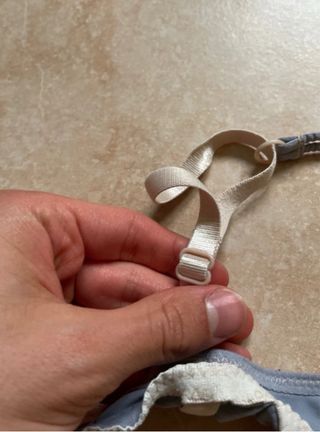 Reggiseno grigio con fiocco