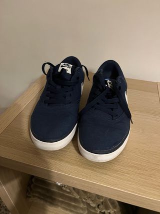 Zapatillas Nike Azul Marino y Blanco