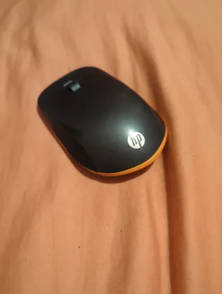 Ratón inalámbrico HP negro y naranja