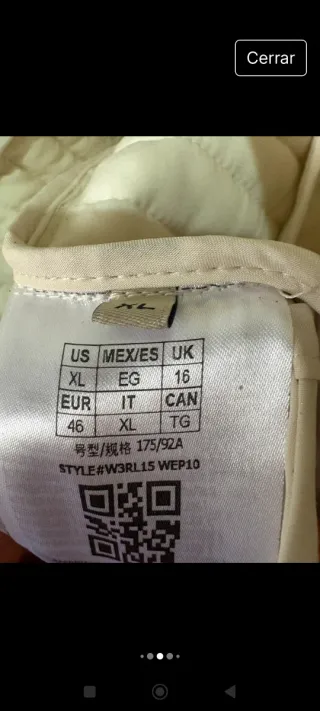 Chaqueta Guess acolchada beige y plateada