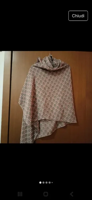 Sciarpa con fantasia floreale