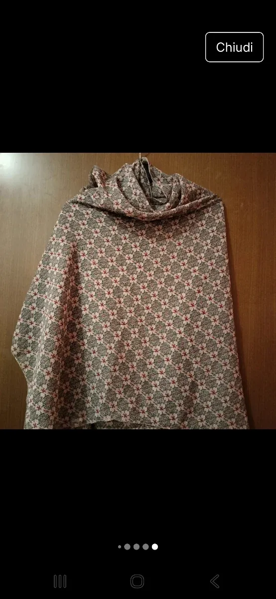 Sciarpa con fantasia floreale