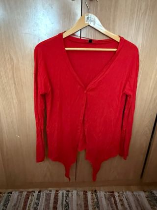 Blusa roja con botones y nudo talla M