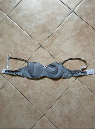 Reggiseno grigio con fiocco