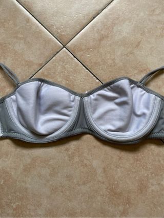Reggiseno grigio con fiocco