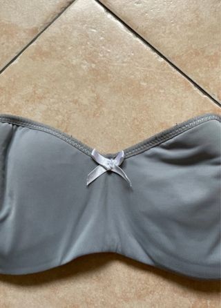 Reggiseno grigio con fiocco