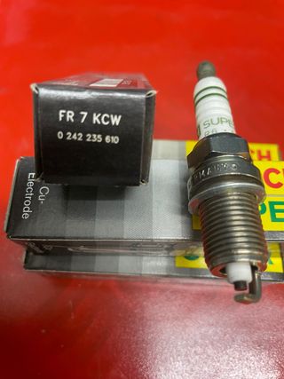 Bujía Bosch Súper FR7KCW (1unidad)