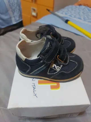 Scarpe bimbo blu con velcro