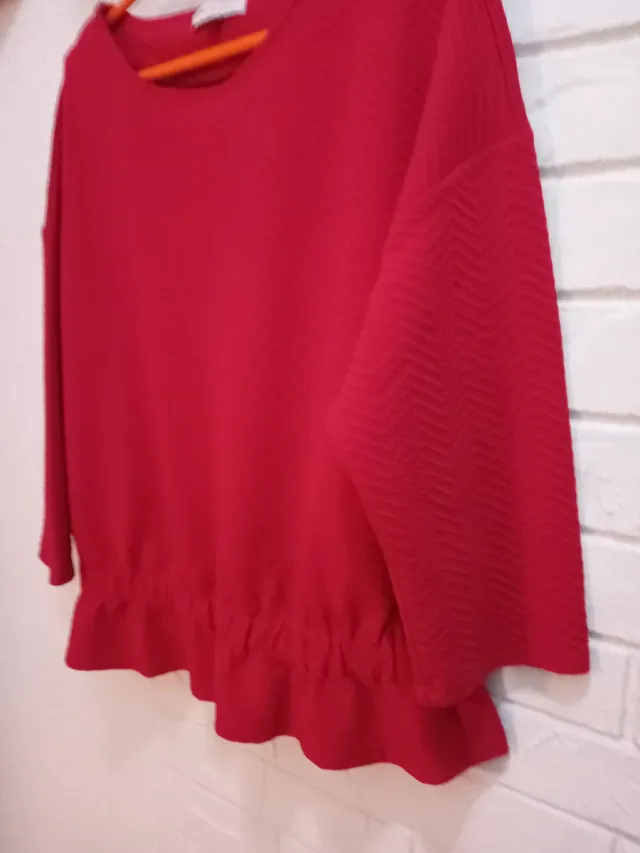 Blusa roja con textura