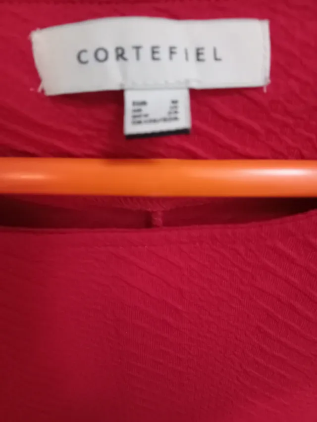 Blusa vermelha com textura