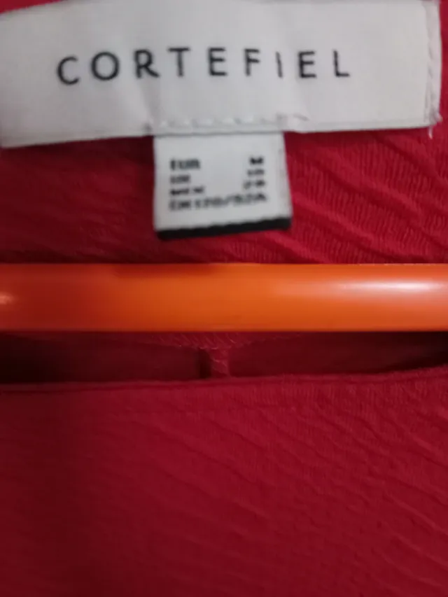 Blusa roja con textura