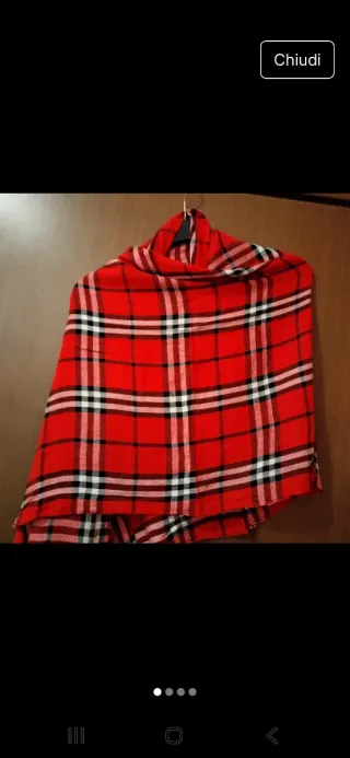 Sciarpa scozzese rossa e nera