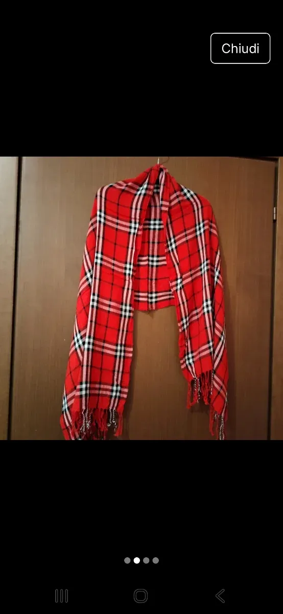 Sciarpa scozzese rossa e nera