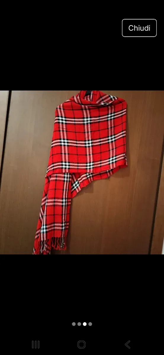 Sciarpa scozzese rossa e nera