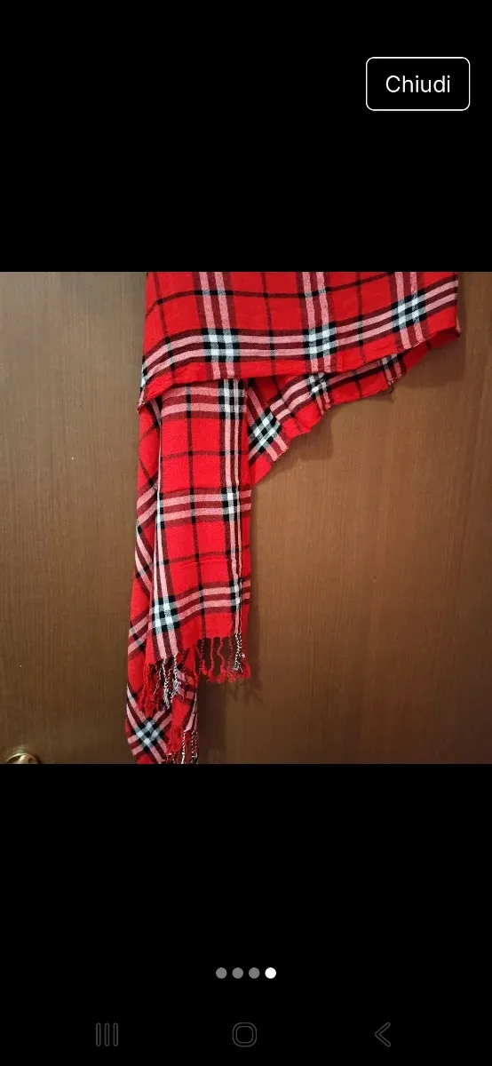 Sciarpa scozzese rossa e nera