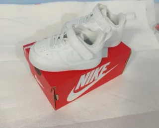 Tenis Nike Court Borough Blancos Talla 19.5