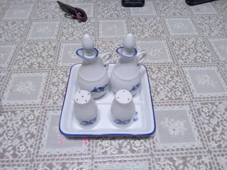 Set di contenitori per olio, aceto, sale e pepe in ceramica blu e bianco