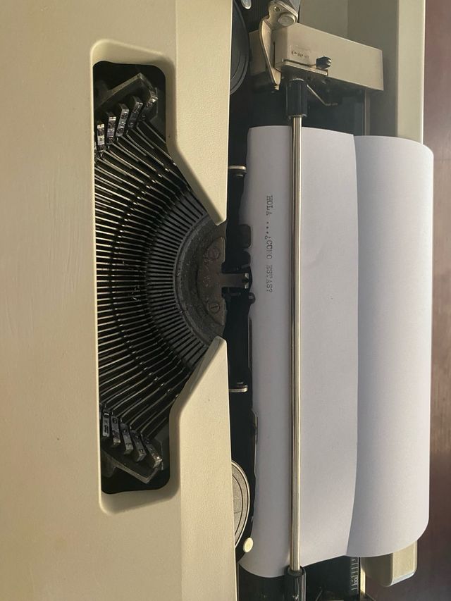 Máquina de escribir Olivetti Lettera 25