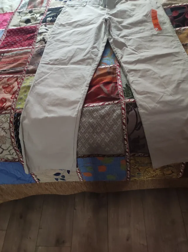 Pantalones Chinos Beige Talla L - Nuevos con etiqu