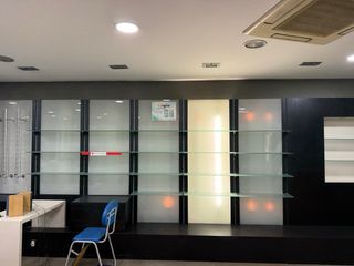 mobiliario para farmacia,parafarmacia o perfumeria