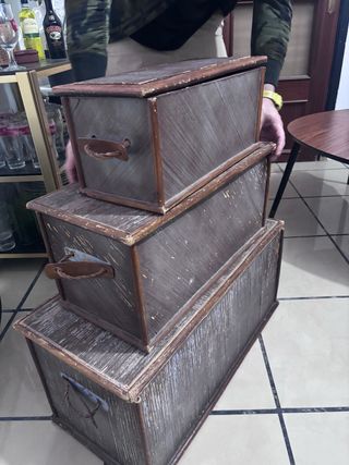 3 bauli in legno di diverse dimensioni