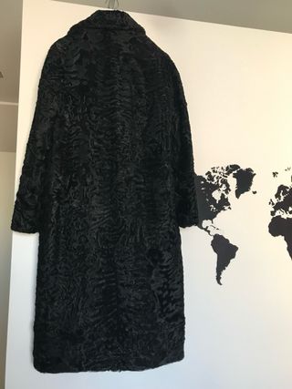 Abrigo de astracán negro